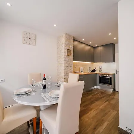 Apartman Leo Near Bridge *