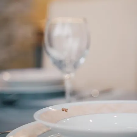 Leo Near Bridge Apartment