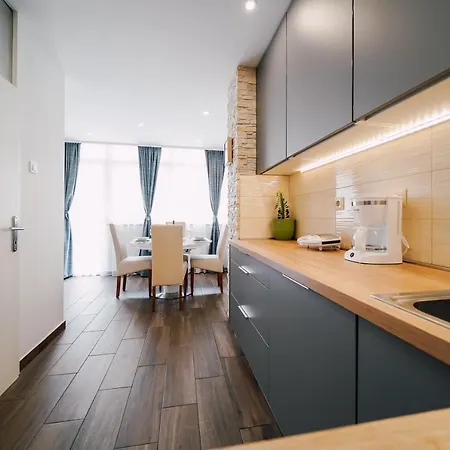 Apartment Leo Near Bridge