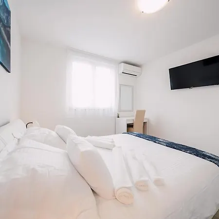 Leo Near Bridge Zadar