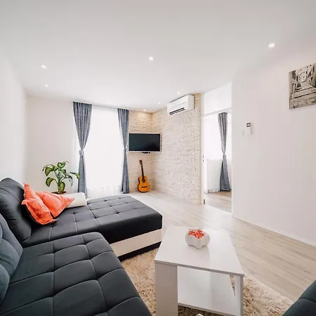 Apartman Leo Near Bridge