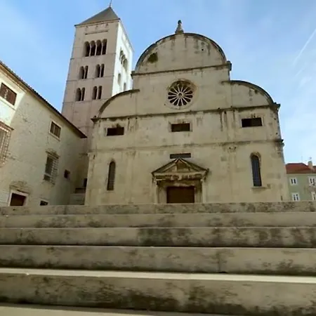 Apartment Leo Near Bridge Zadar