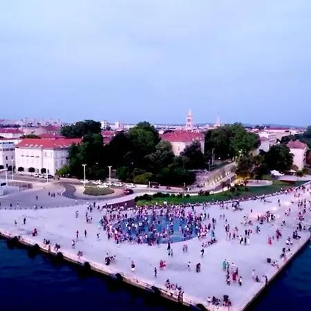 Leo Near Bridge Apartment *