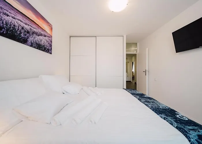 Leo Near Bridge Appartement