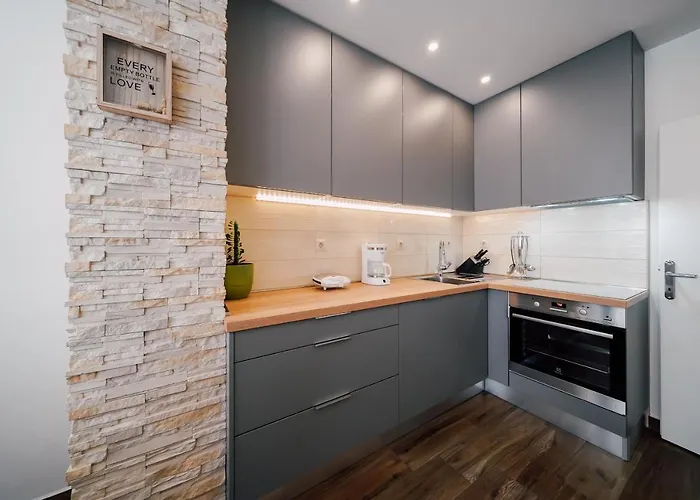 Leo Near Bridge Appartement Zadar