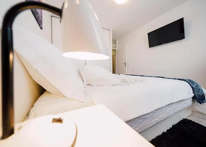 Appartement Leo Near Bridge