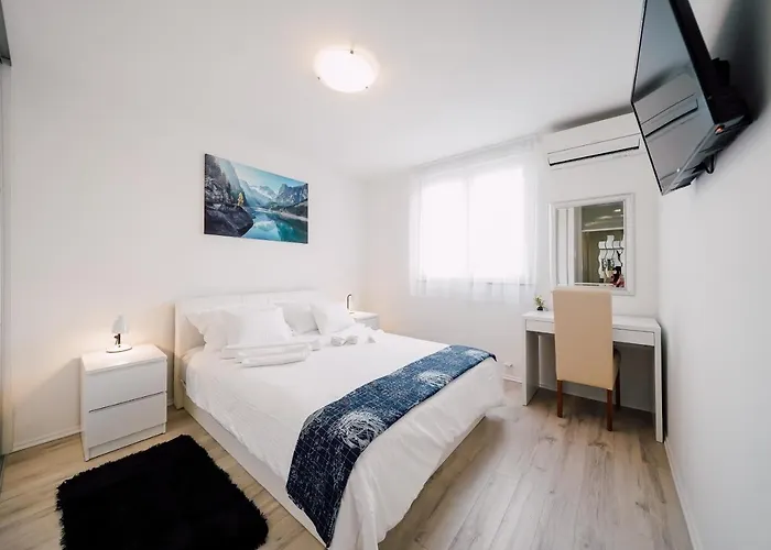 Leo Near Bridge Appartement Zadar