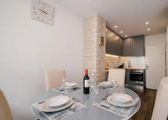 Appartement Leo Near Bridge